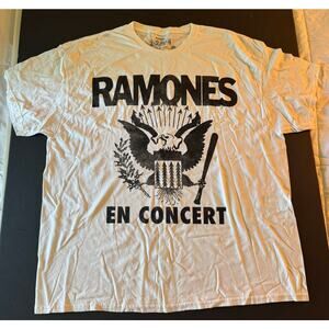 NWOT Buckle Ramones En Concert White Tee